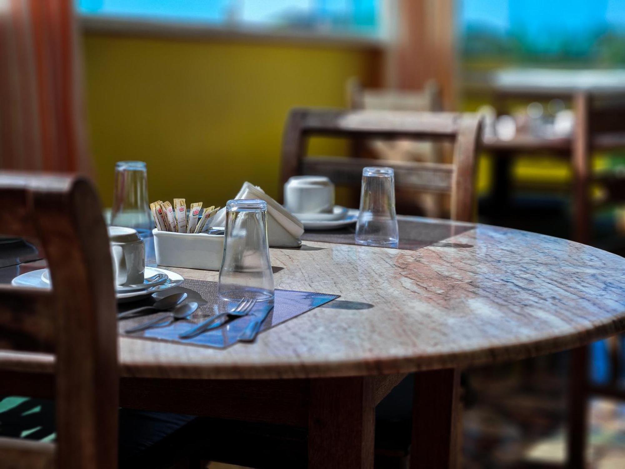 Отель Bella Vista Ocean View Armacao dos Buzios Экстерьер фото A restaurant table