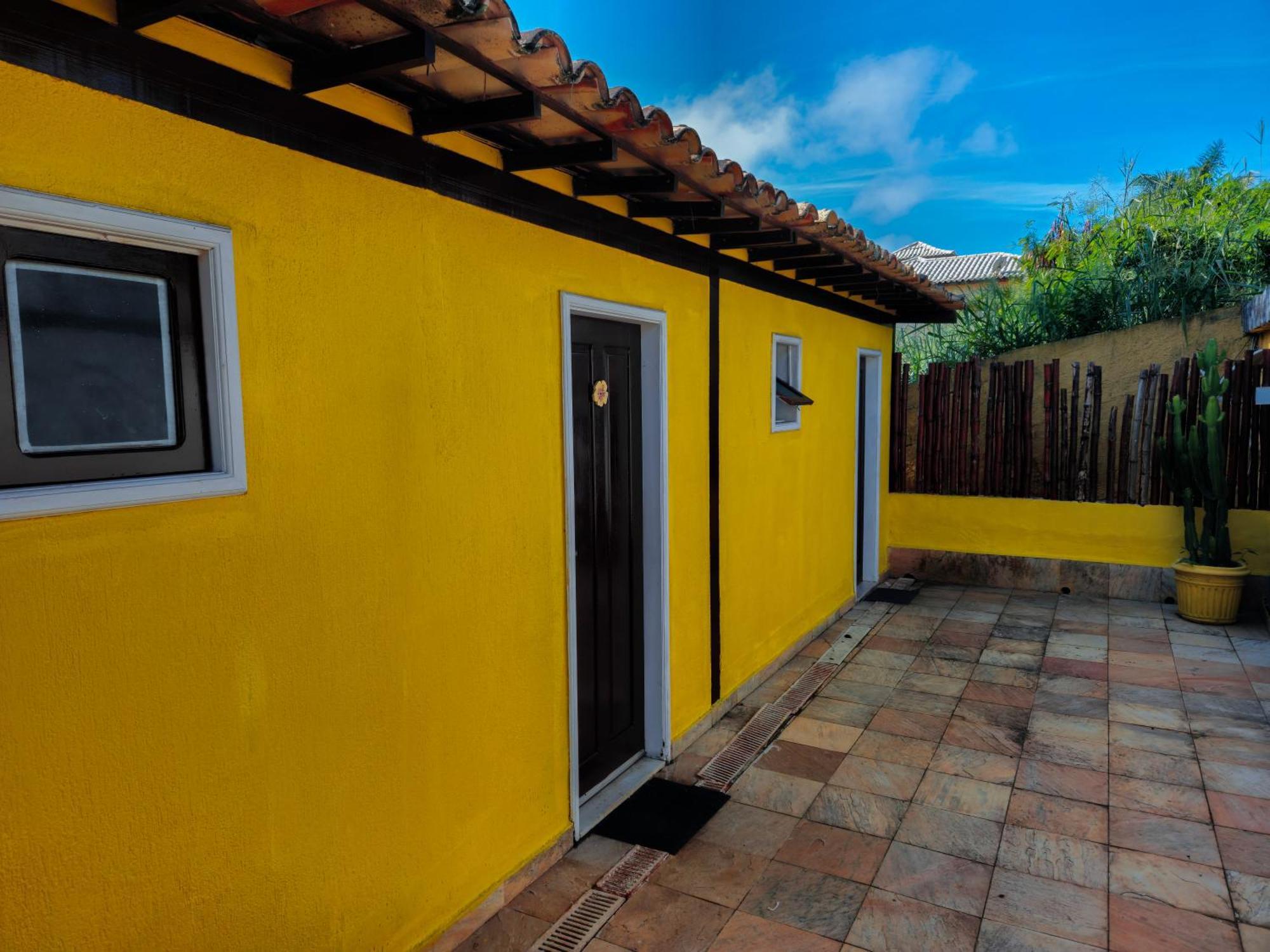 Отель Bella Vista Ocean View Armacao dos Buzios Экстерьер фото The yellow house