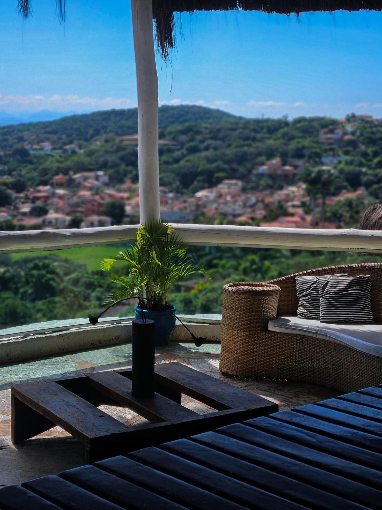 Отель Bella Vista Ocean View Armacao dos Buzios Экстерьер фото View of the town from the balcony of a house