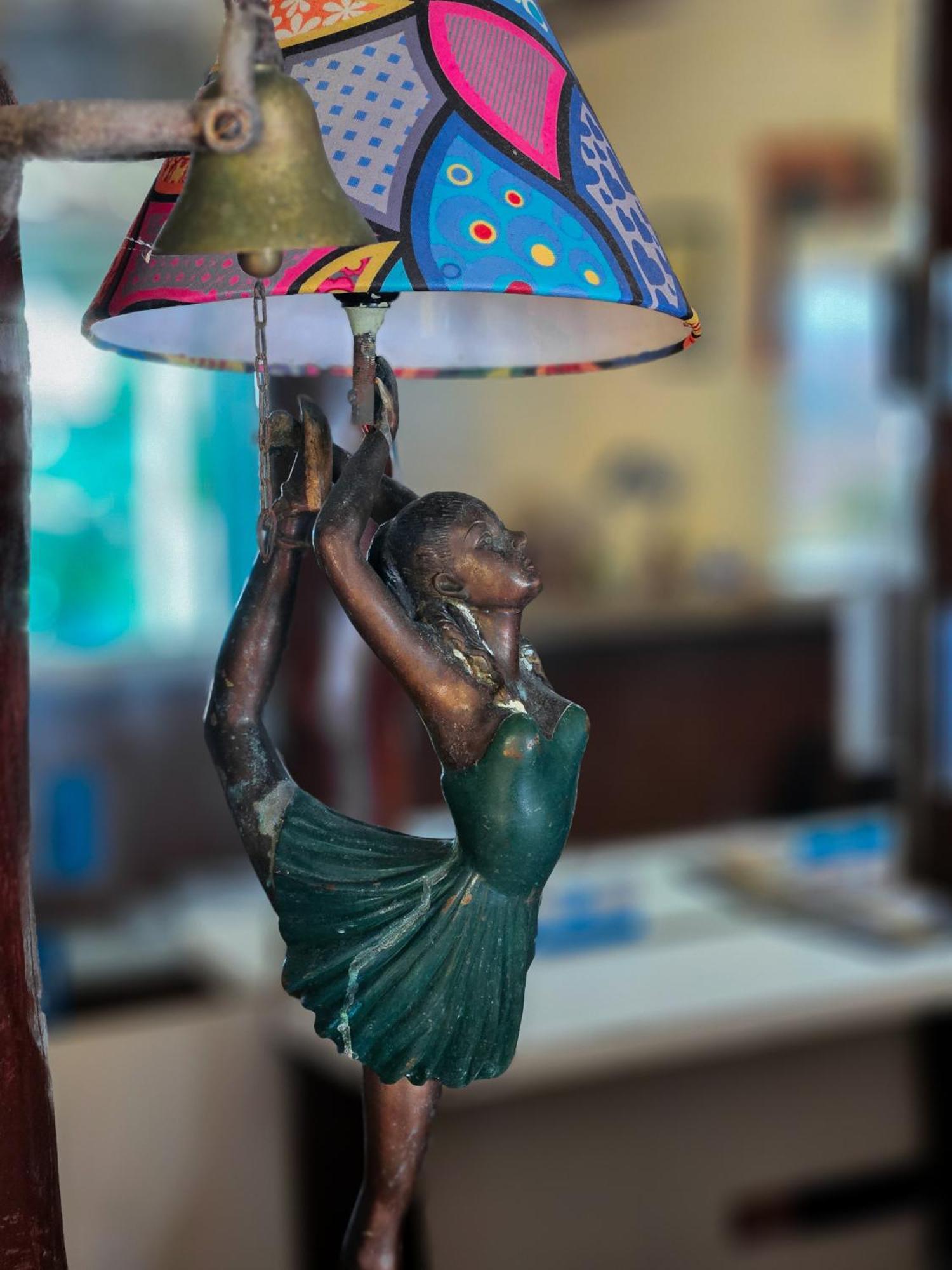 Отель Bella Vista Ocean View Armacao dos Buzios Экстерьер фото A lamp in the shape of a woman