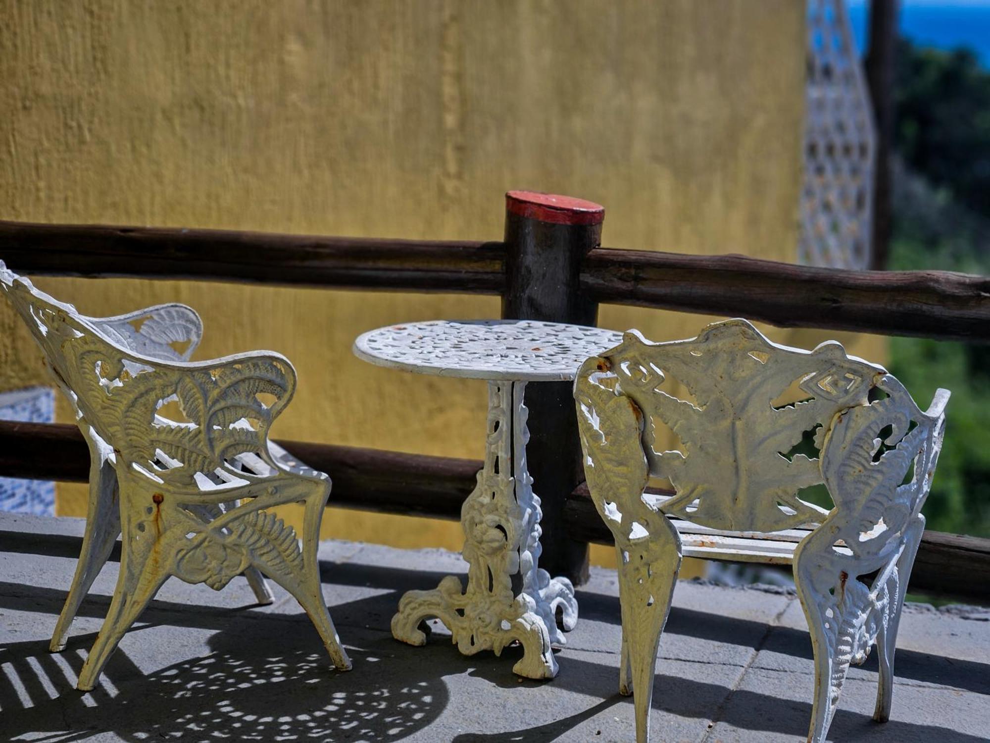 Отель Bella Vista Ocean View Armacao dos Buzios Экстерьер фото A set of miniature furniture