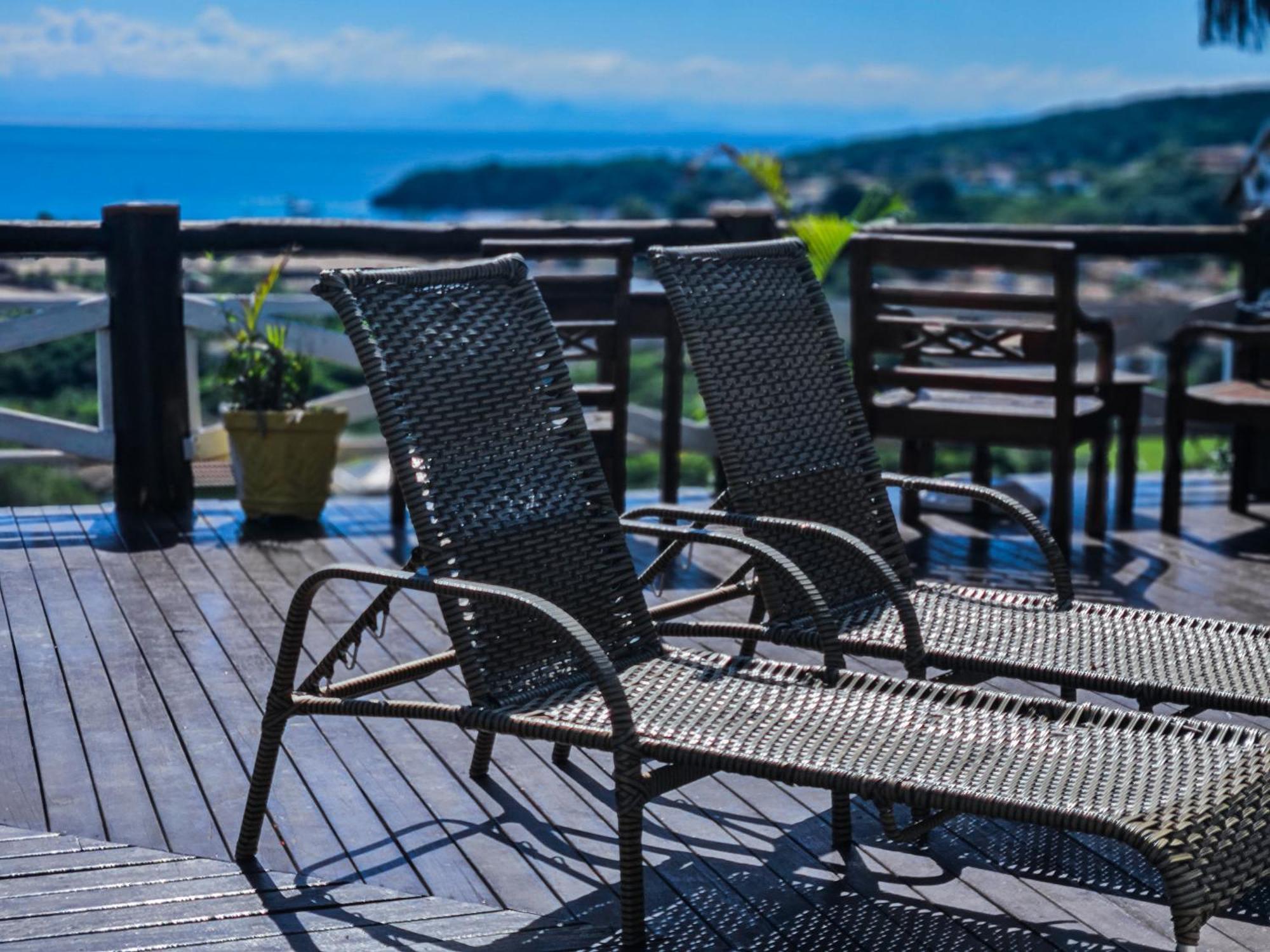 Отель Bella Vista Ocean View Armacao dos Buzios Экстерьер фото A view of the ocean from the deck of a home in the community