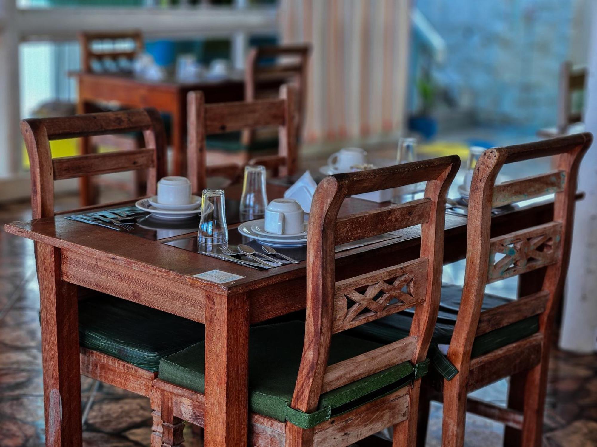 Отель Bella Vista Ocean View Armacao dos Buzios Экстерьер фото A dining table
