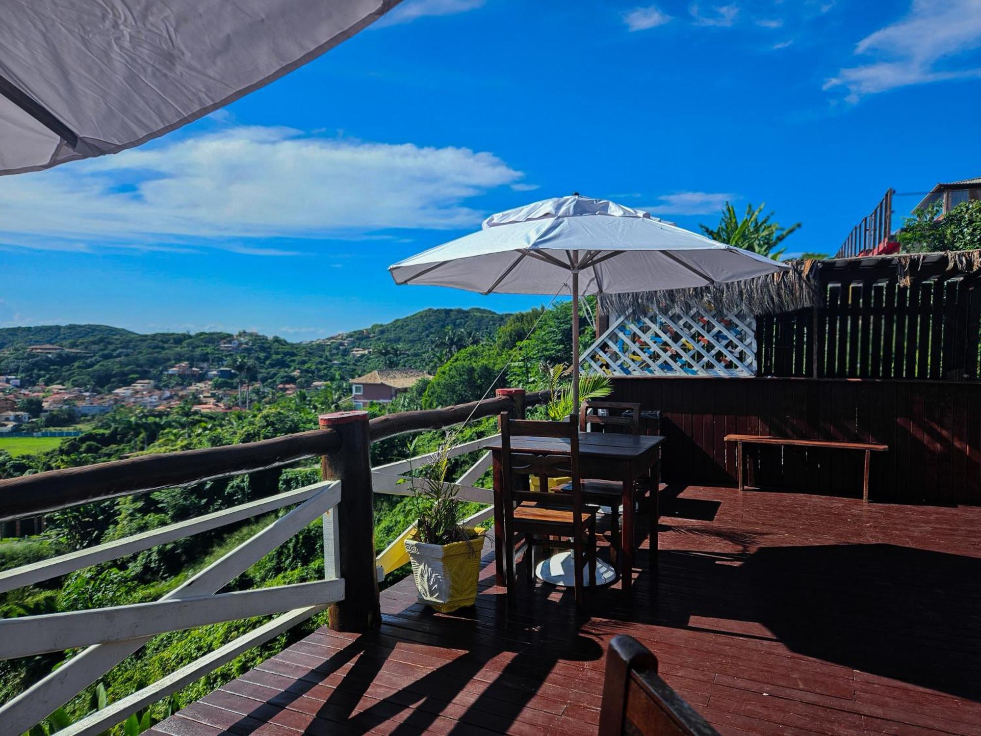Отель Bella Vista Ocean View Armacao dos Buzios Экстерьер фото A view of the town from the top of the hill