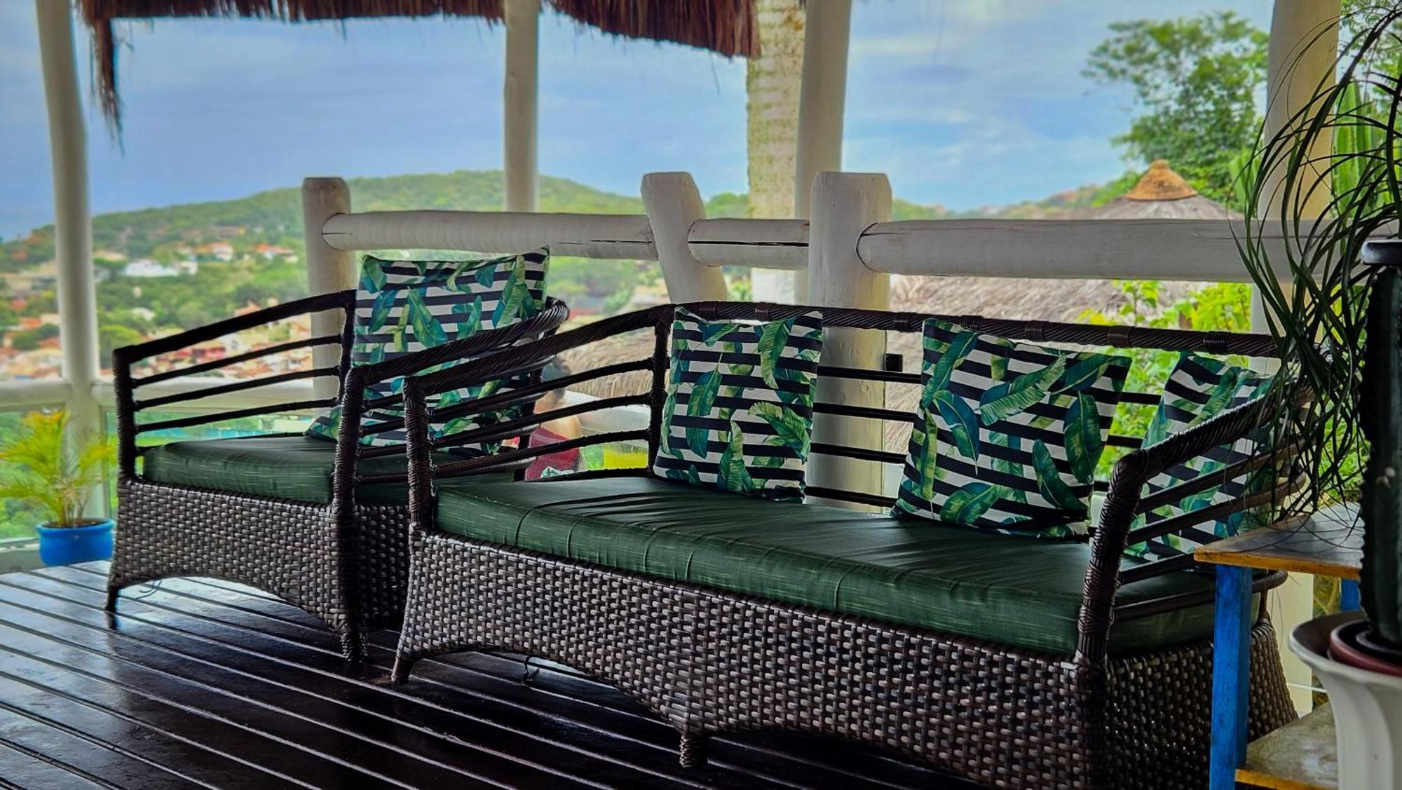 Отель Bella Vista Ocean View Armacao dos Buzios Экстерьер фото A rattan sofa